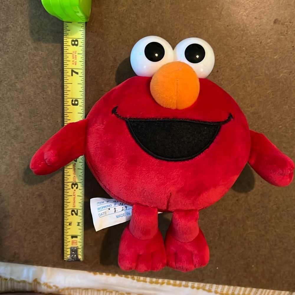 Elmo Giggler plush by Gund. 8” SAMPLE toy. 2017.